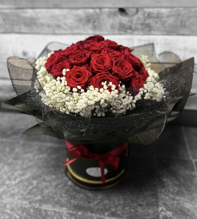 Deluxe red rose halo - Perfect for those romantics out there, long stem red roses surrounded by a halo of white Gypsophila, gift wrapped with luxury in a presentation box, Standard-12 roses, Medium-18 roses, Large-24 roses
*Fine Print: Each bouquet is expertly handcrafted and delivered by our team. For same-day orders, we cannot guarantee the availability of specific flowers; however, we assure that your arrangement will be fresh, beautiful, and sure to delight your recipient!*